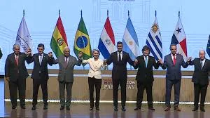 El Mercosur y la UE firman el acuerdo que crea la zona de libre comercio más grande del mundo: ¿por qué es tan polémico?