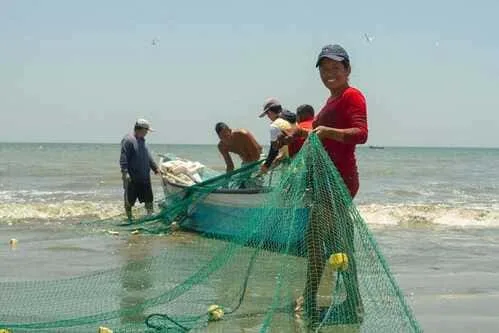 Pescadores artesanales de Esmeraldas accederán a condonación total de deudas