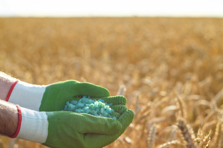 España pide a la UE un plan de fertilizantes ante la crisis en Oriente Medio