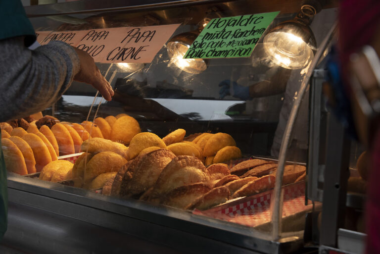 Internacional: Tamales, empanadas y otras recetas con harina de grillos, escarabajos o cucarachas