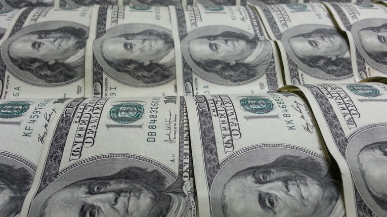 El dólar registra su peor semana en tres meses