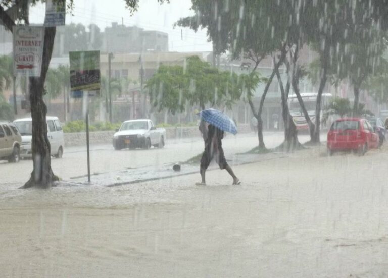 ECUADOR: Cuenca enfrenta inundaciones y deslizamientos por intensas lluvias
