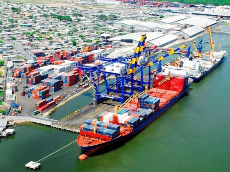 Puertos de Ecuador atendieron 3.708 buques y movilizaron 2,5 millones de TEUs en 2023