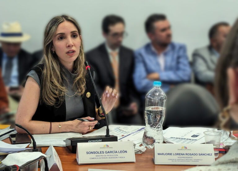 Ministra Sonsoles García asegura plena operatividad del Viceministerio de Acuacultura y Pesca ante la Asamblea Nacional