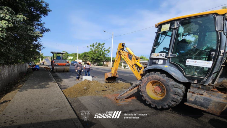 MTOP reanuda trabajos de mantenimiento en vía Rocafuerte – Tosagua para mejorar infraestructura vial en Manabí