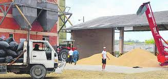 Ministro de Agricultura promete entregar silos de la UNA a los productores en Babahoyo