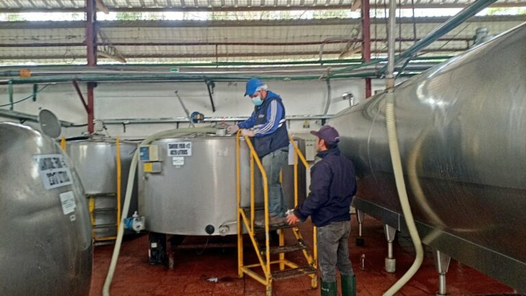 Taller en Azuay Impulsa Regulación de Precios y Calidad en Producción Láctea