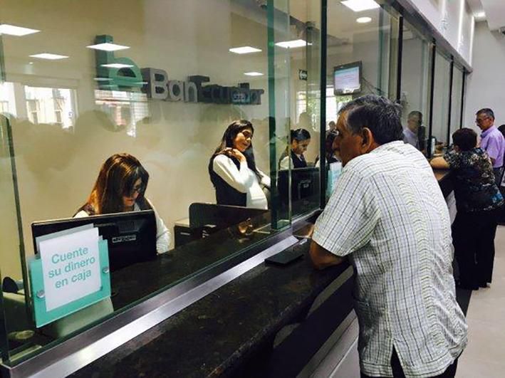 BanEcuador Lanza Línea de Microcrédito a bananeros y plataneros para la Prevención  del Moko