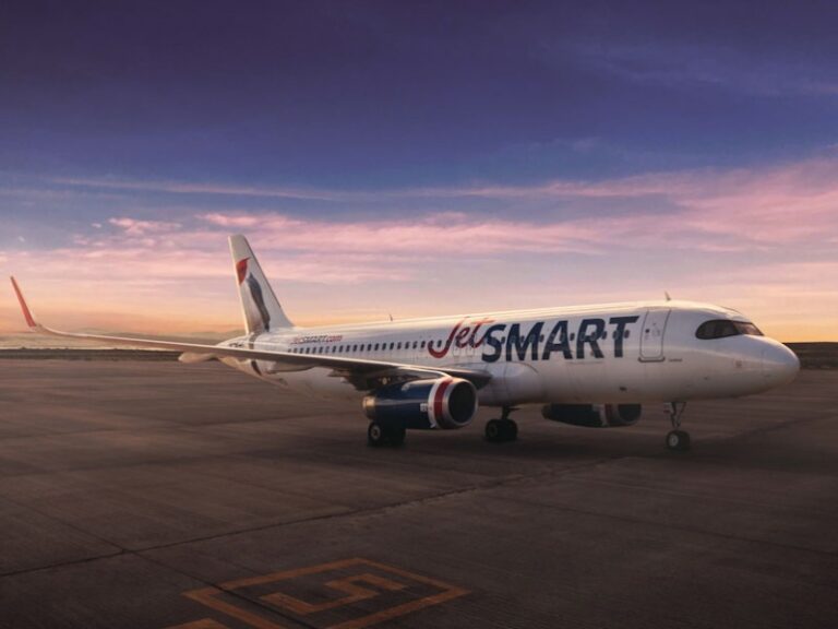 JetSMART y ECS Group firman contrato  para movilización de carga aérea en Sudamérica