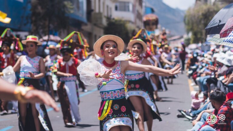 ECUADOR: Ambato vive la Fiesta de la Fruta y de las Flores