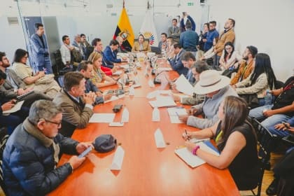 ECUADOR: Productores exigen precios justos para la leche en debate legislativo