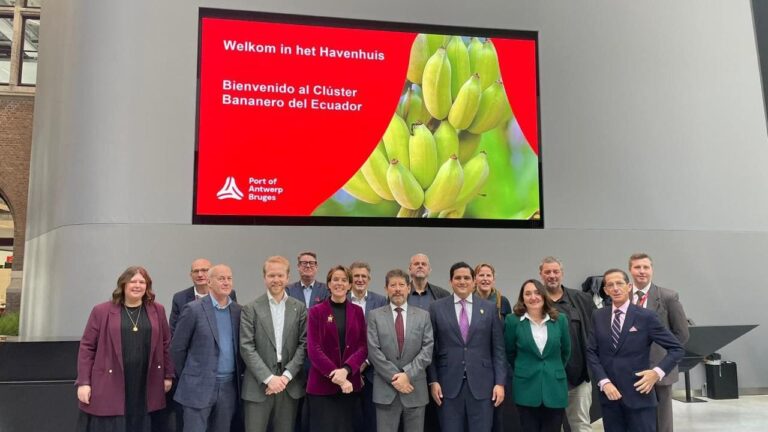 Ecuador amplía alianzas en Europa para garantizar un banano seguro