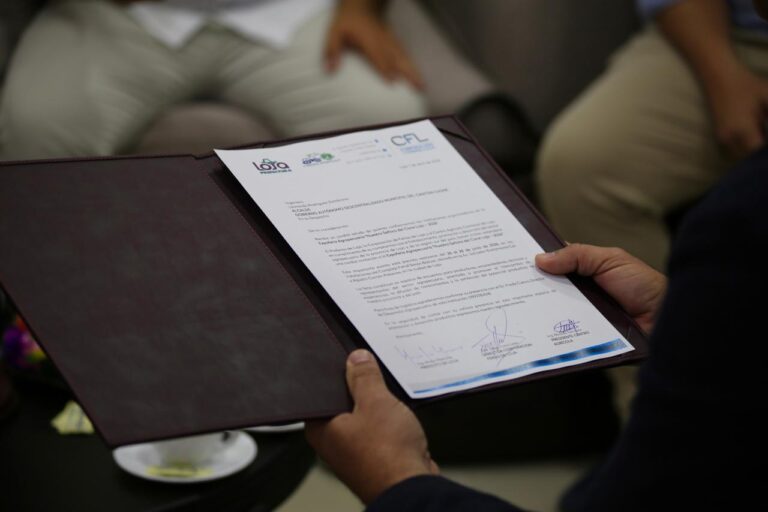 ECUADOR: Chone y Loja firman convenio para fortalecer sector productivo